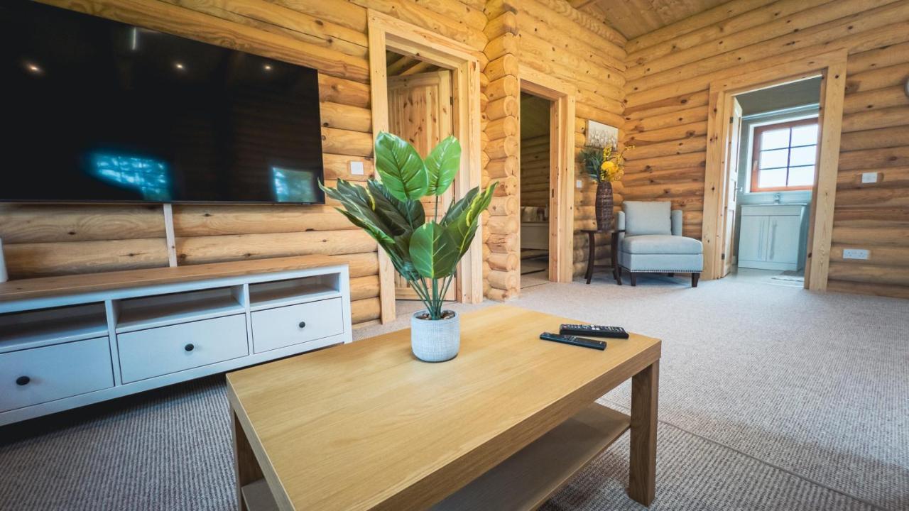 מורפת' Aspen Lodge, Amazing New Log Cabin With Hot Tub - Sleeps 6 - Felmoor Park מראה חיצוני תמונה