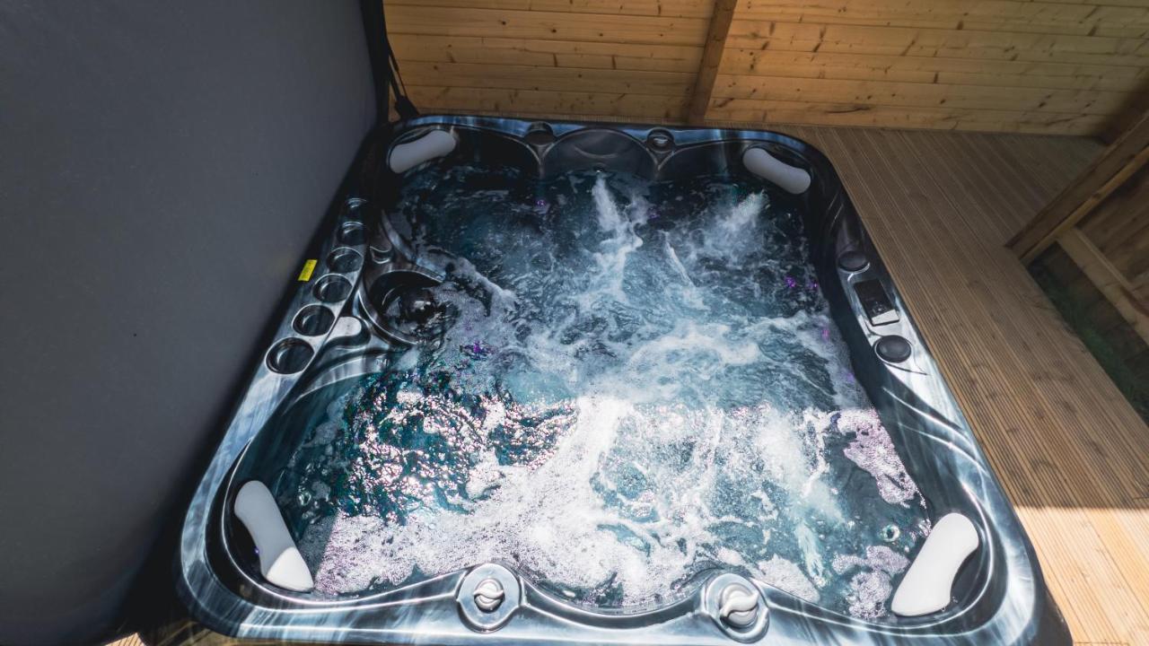 מורפת' Aspen Lodge, Amazing New Log Cabin With Hot Tub - Sleeps 6 - Felmoor Park מראה חיצוני תמונה